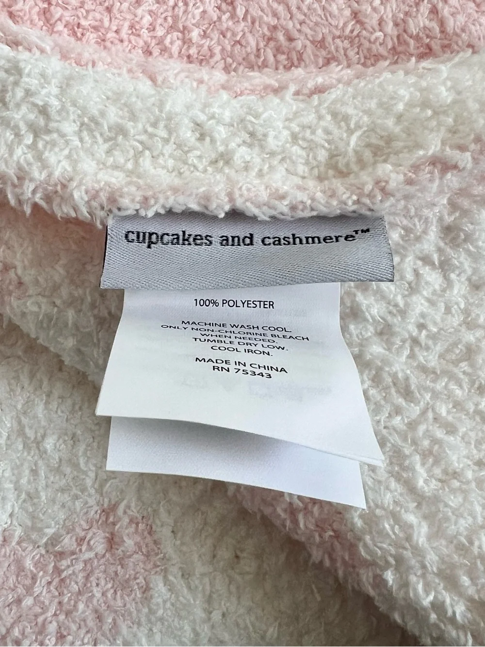 NWT Cupcakes & Cashmere Pink and White Hearts Baby Blanket